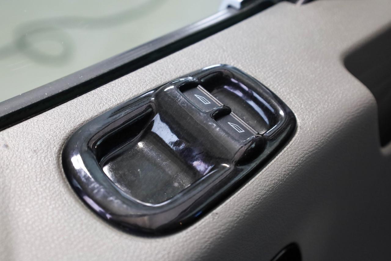 Ford Transit Van T-150 148" Low Rf 8600 GVWR Swing-Out RH Dr 2017