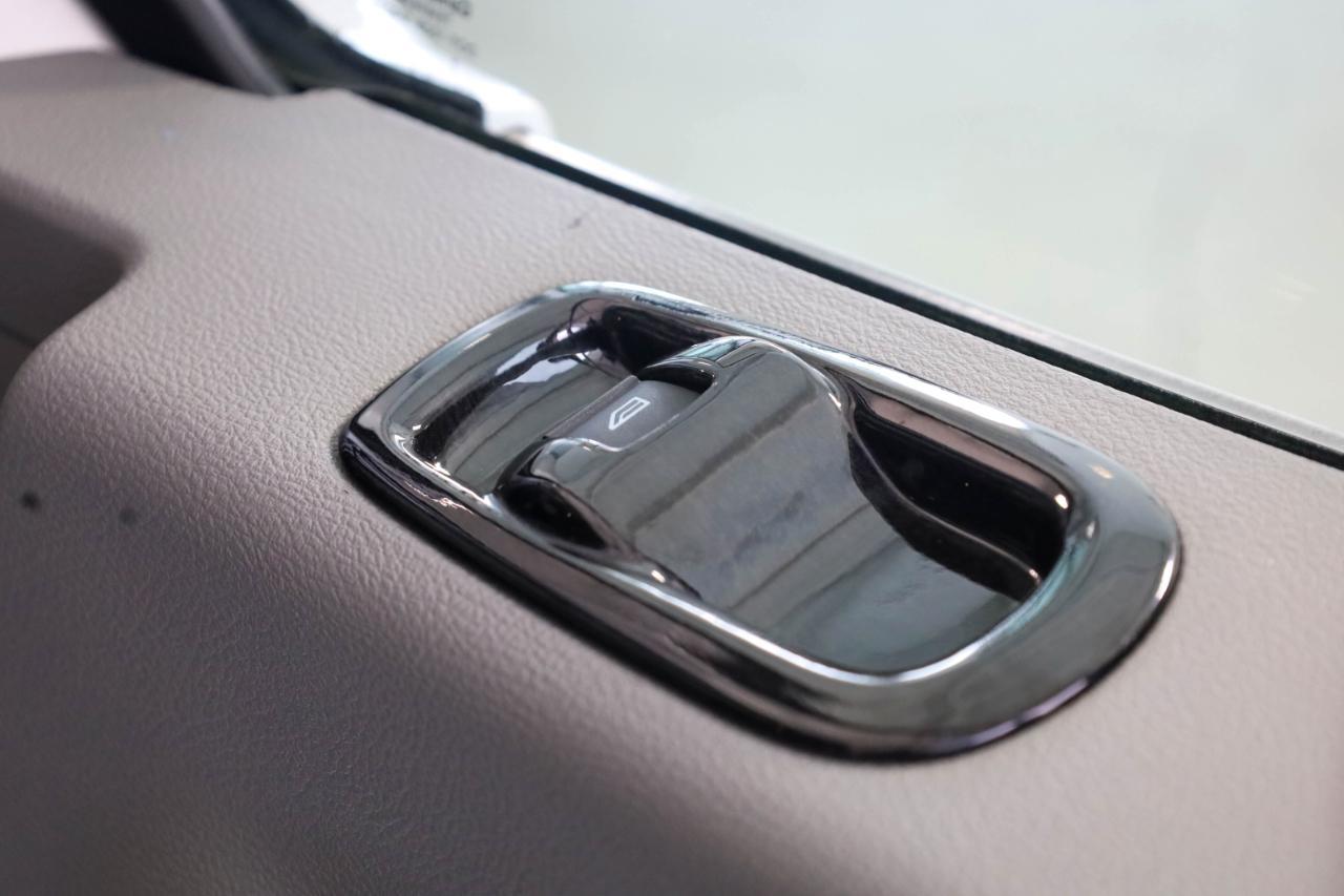 Ford Transit Van T-150 148" Low Rf 8600 GVWR Swing-Out RH Dr 2017