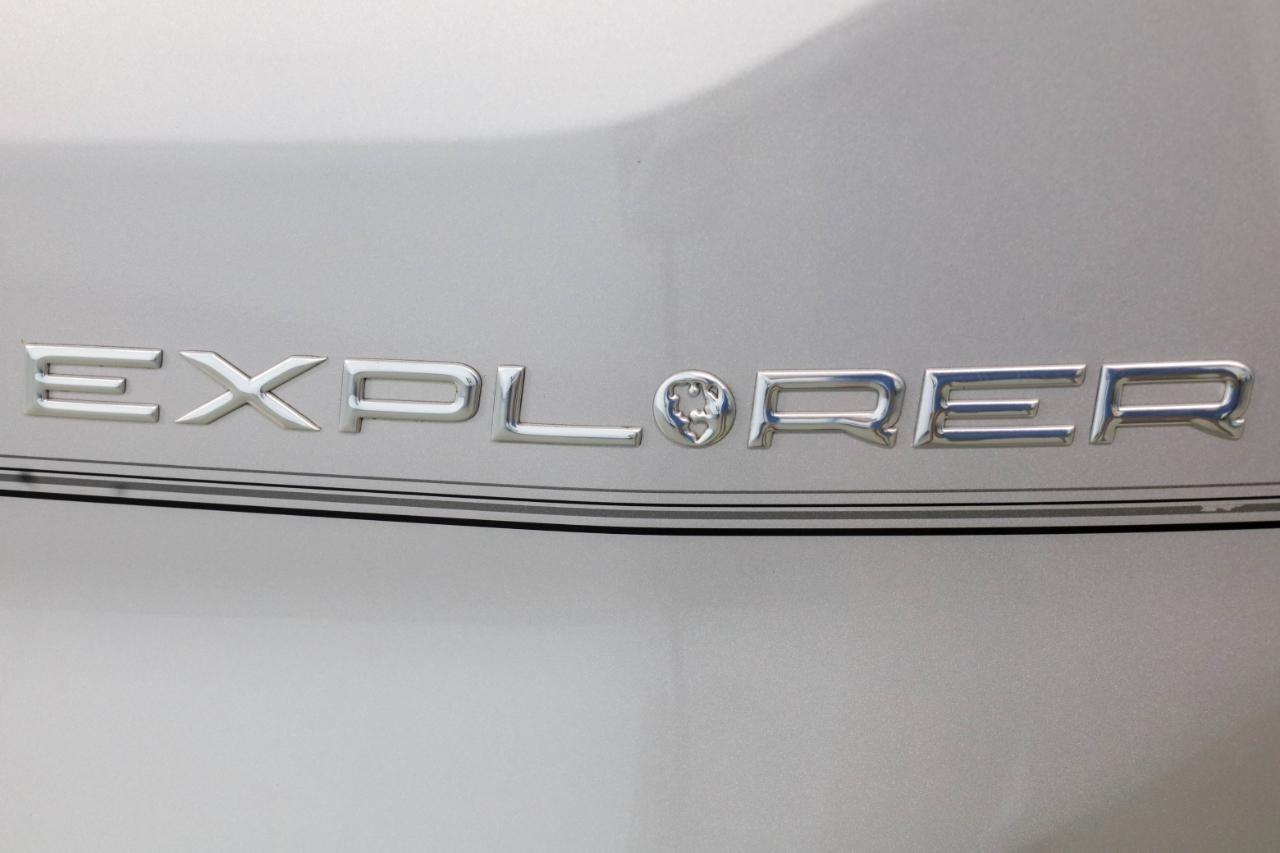 Ford Transit Van T-150 148" Low Rf 8600 GVWR Swing-Out RH Dr 2017