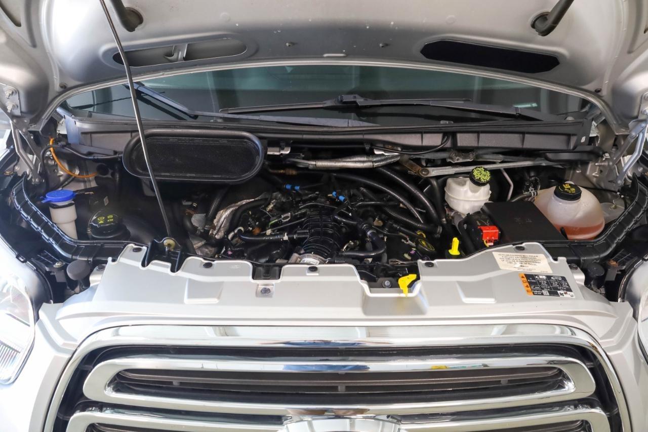 Ford Transit Van T-150 148" Low Rf 8600 GVWR Swing-Out RH Dr 2017