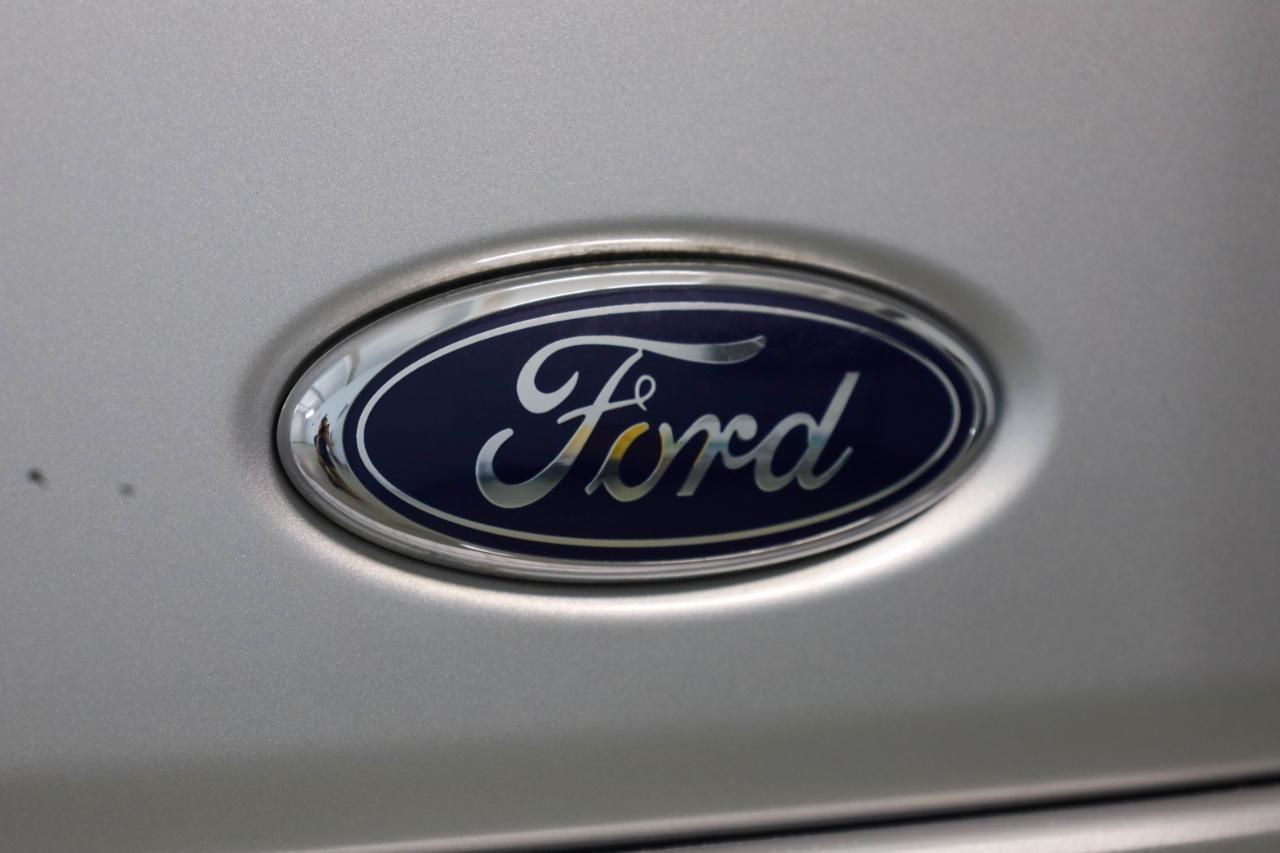 Ford Transit Van T-150 148" Low Rf 8600 GVWR Swing-Out RH Dr 2017