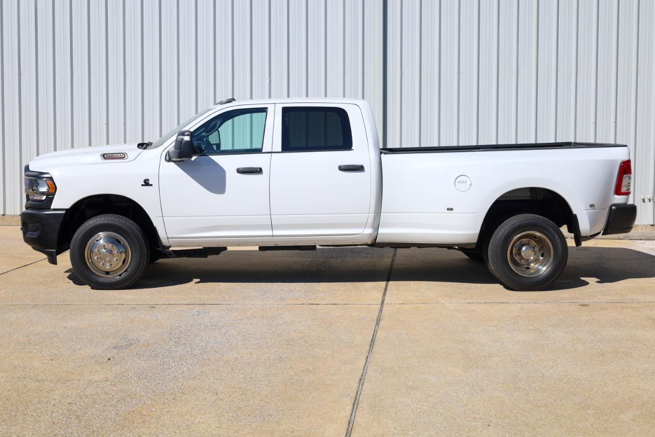 RAM 3500 Tradesman 4x4 Crew Cab 8' Box 2023