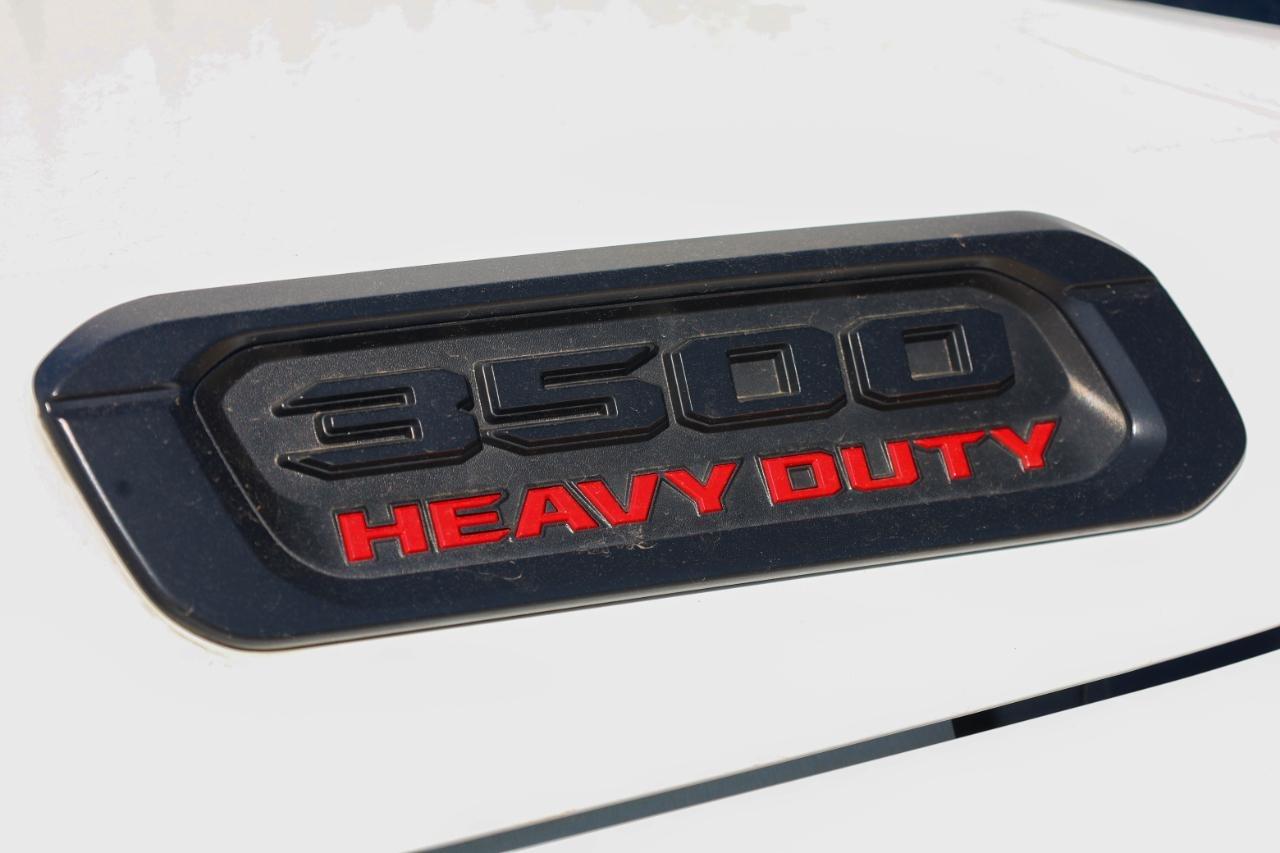 RAM 3500 Tradesman 4x4 Crew Cab 8' Box 2023