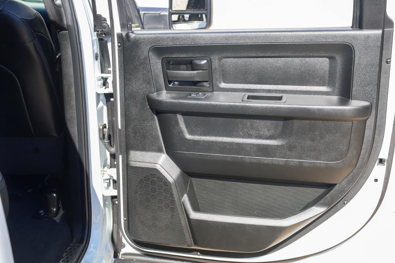 RAM 3500 Tradesman 4x4 Crew Cab 8' Box 2023