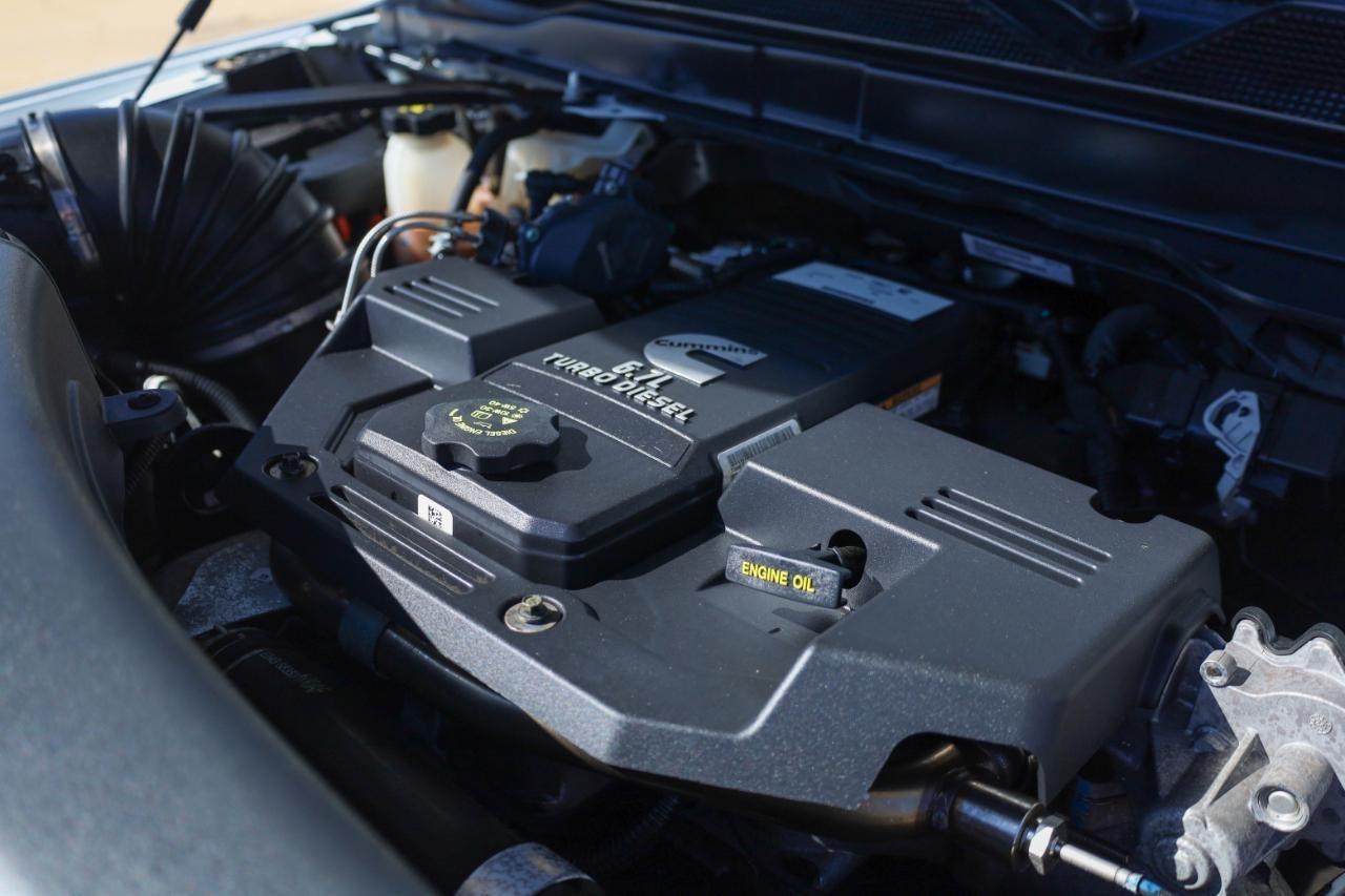 RAM 3500 Tradesman 4x4 Crew Cab 8' Box 2023