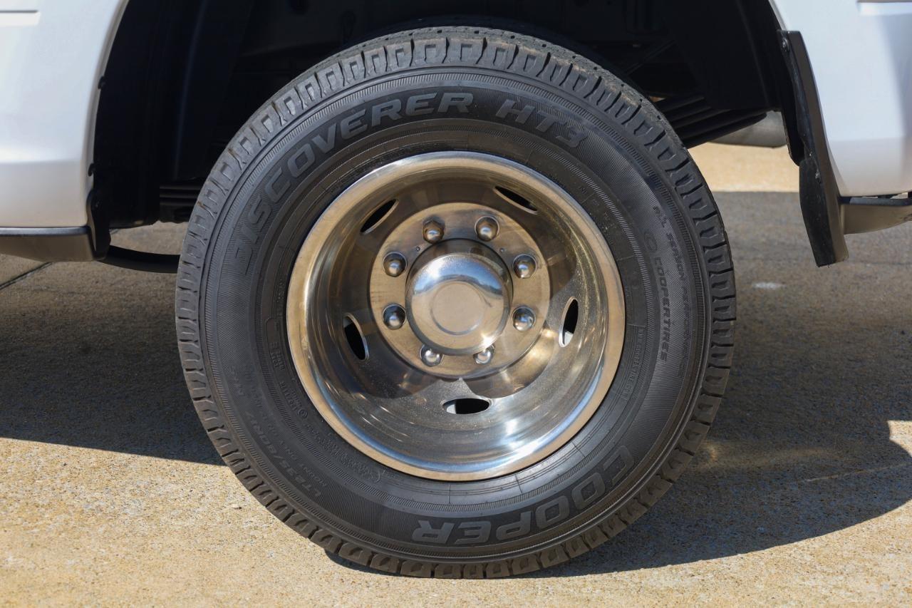 RAM 3500 Tradesman 4x4 Crew Cab 8' Box 2023