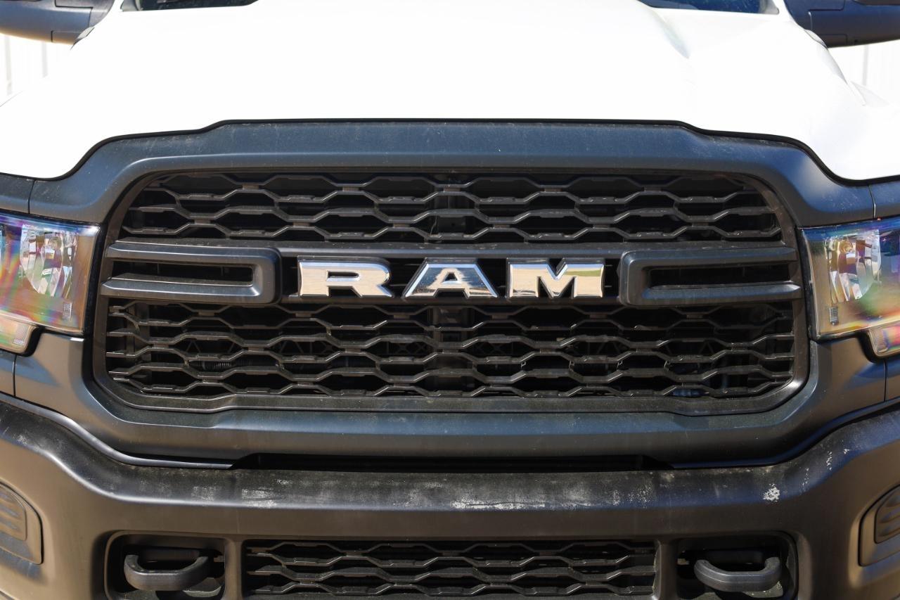 RAM 3500 Tradesman 4x4 Crew Cab 8' Box 2023