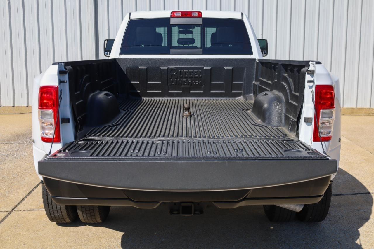 RAM 3500 Tradesman 4x4 Crew Cab 8' Box 2023