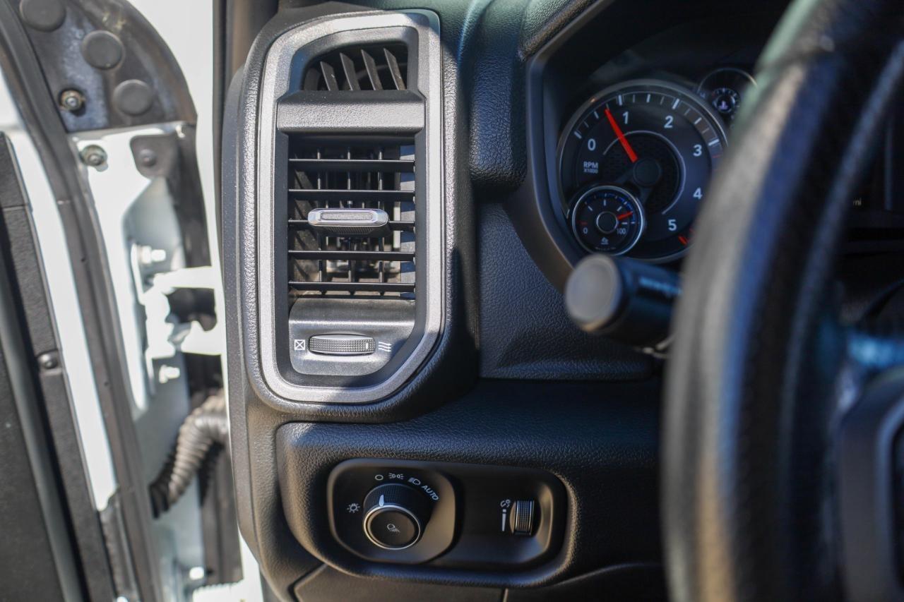 RAM 3500 Tradesman 4x4 Crew Cab 8' Box 2023