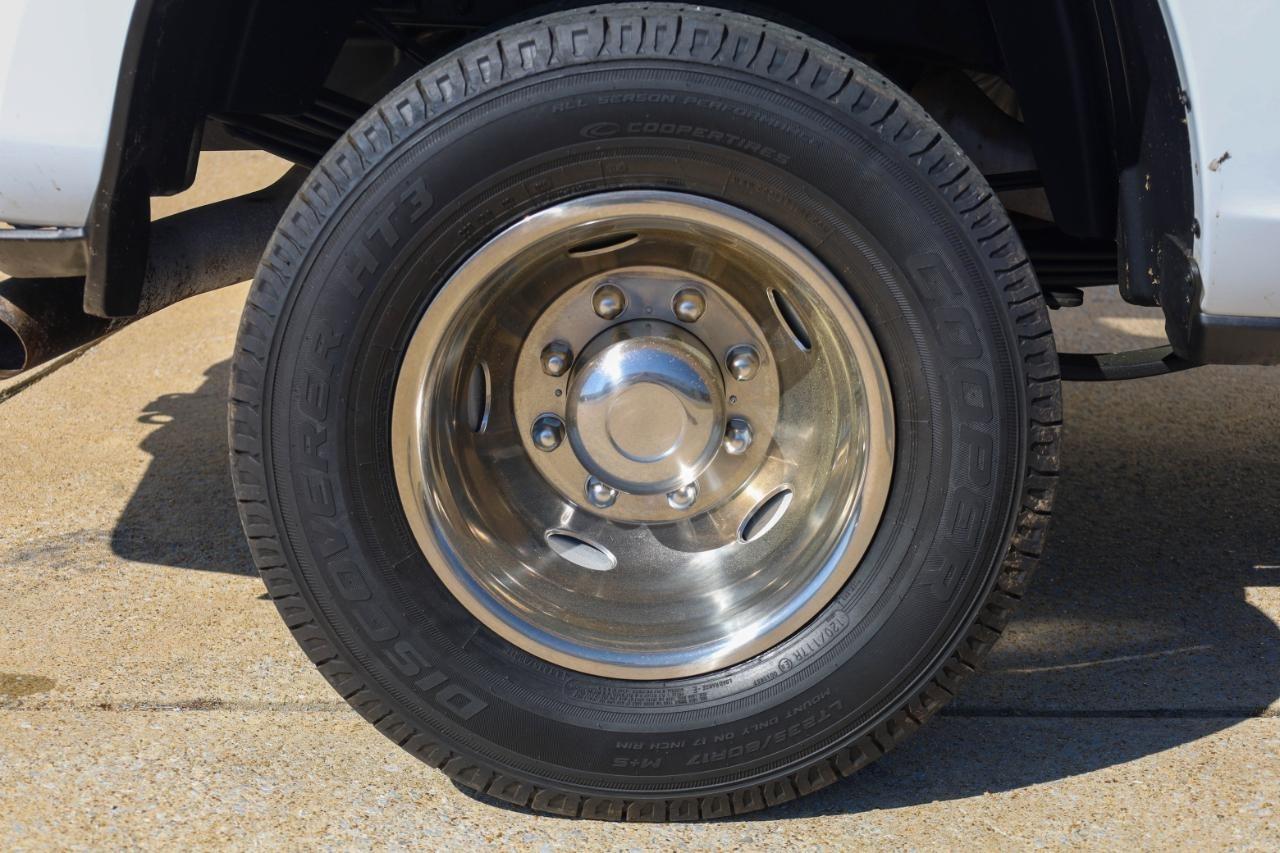 RAM 3500 Tradesman 4x4 Crew Cab 8' Box 2023