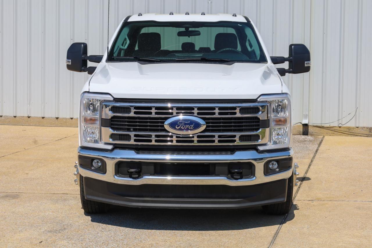 Ford Super Duty F-350 DRW King Ranch 4WD Crew Cab 8' Box 2025