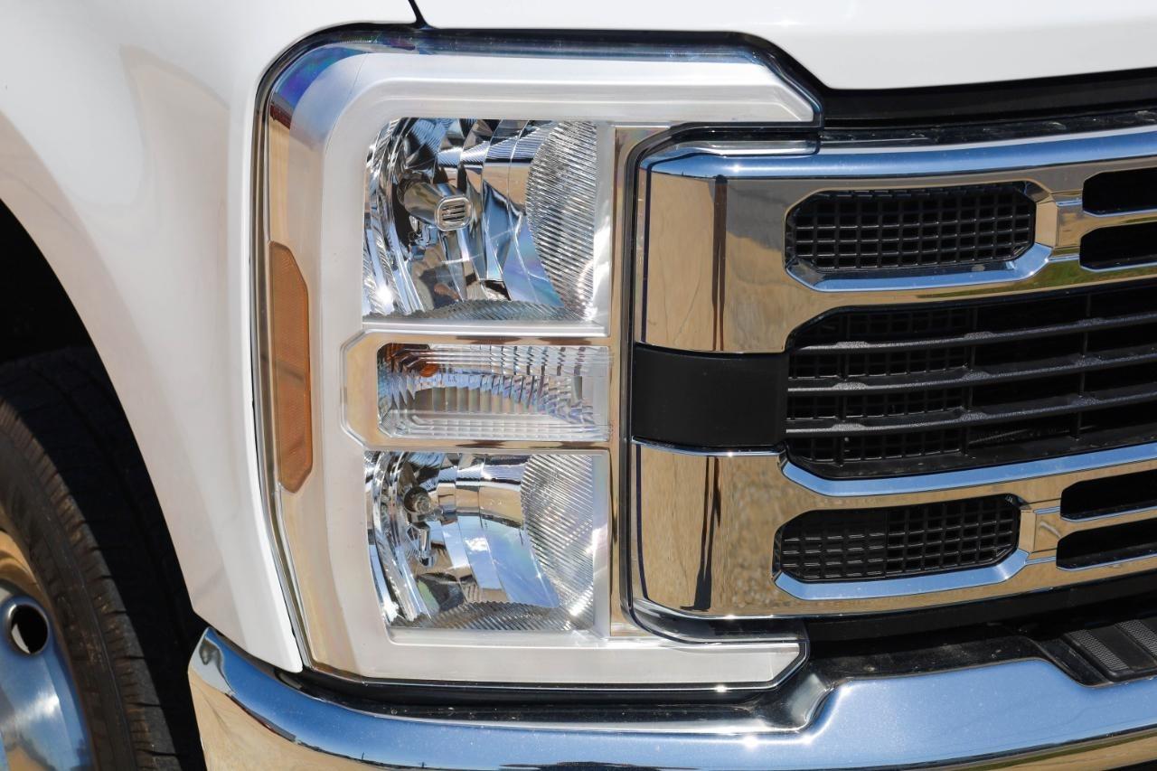 Ford Super Duty F-350 DRW King Ranch 4WD Crew Cab 8' Box 2025