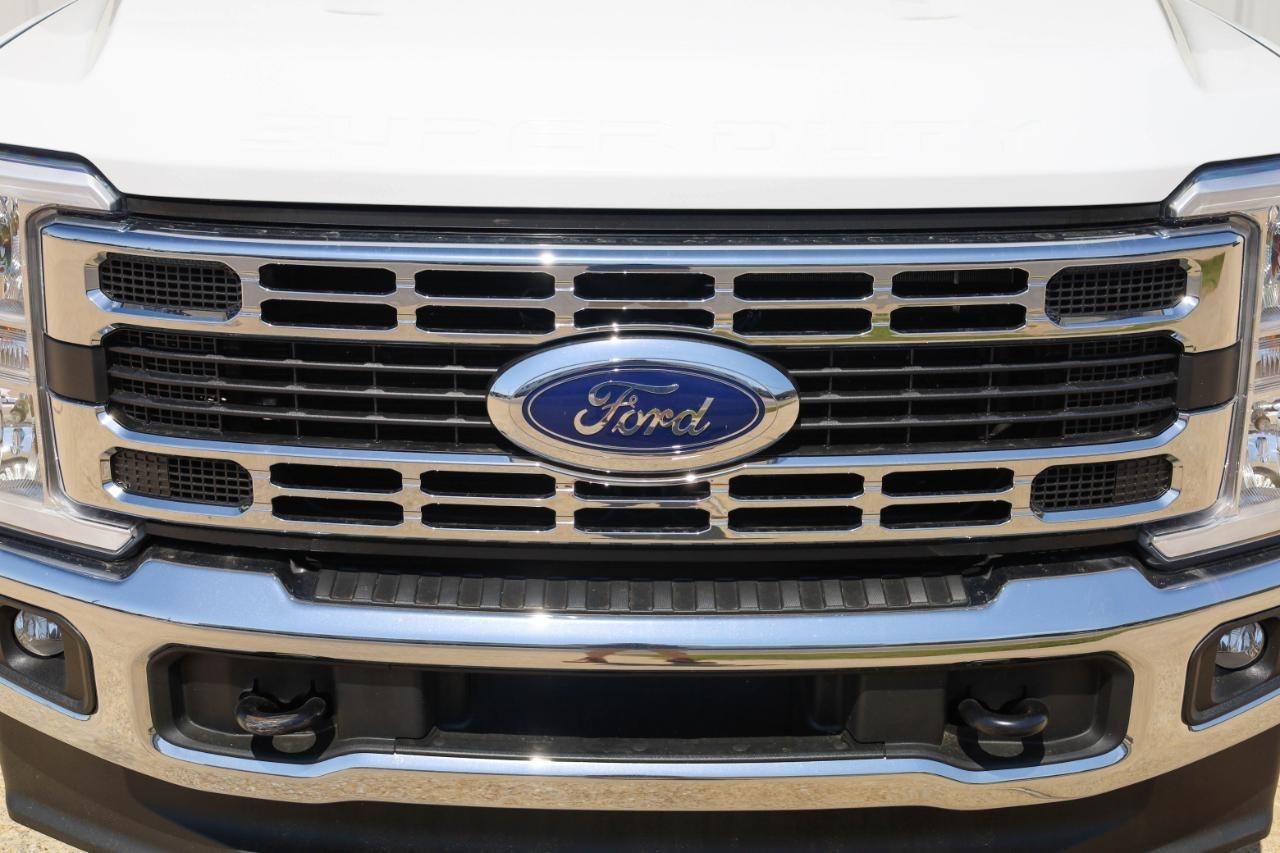 Ford Super Duty F-350 DRW King Ranch 4WD Crew Cab 8' Box 2025