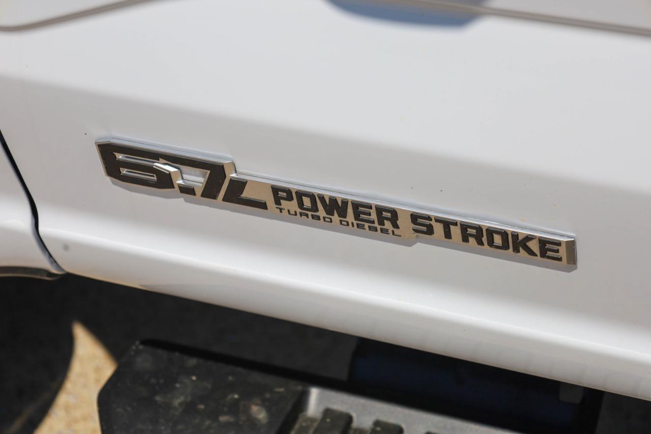 Ford Super Duty F-350 DRW King Ranch 4WD Crew Cab 8' Box 2025