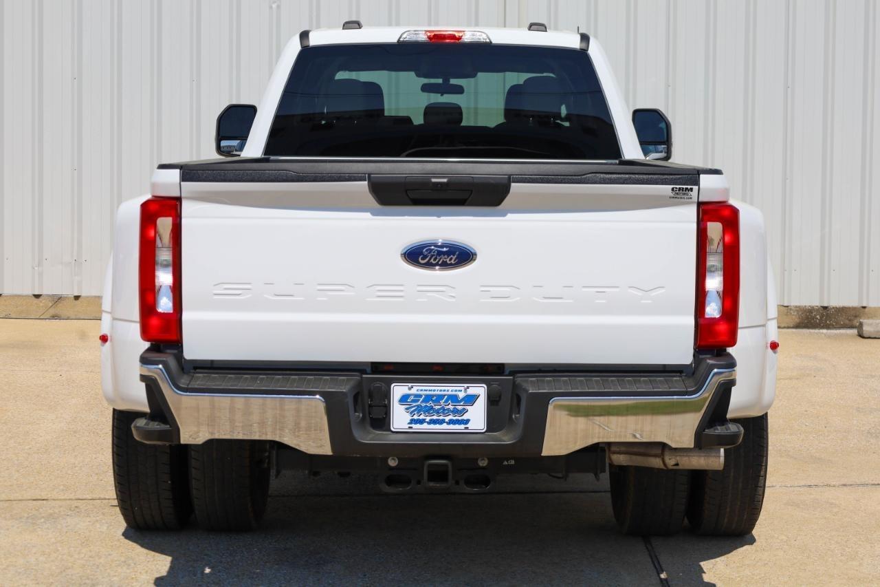 Ford Super Duty F-350 DRW King Ranch 4WD Crew Cab 8' Box 2025