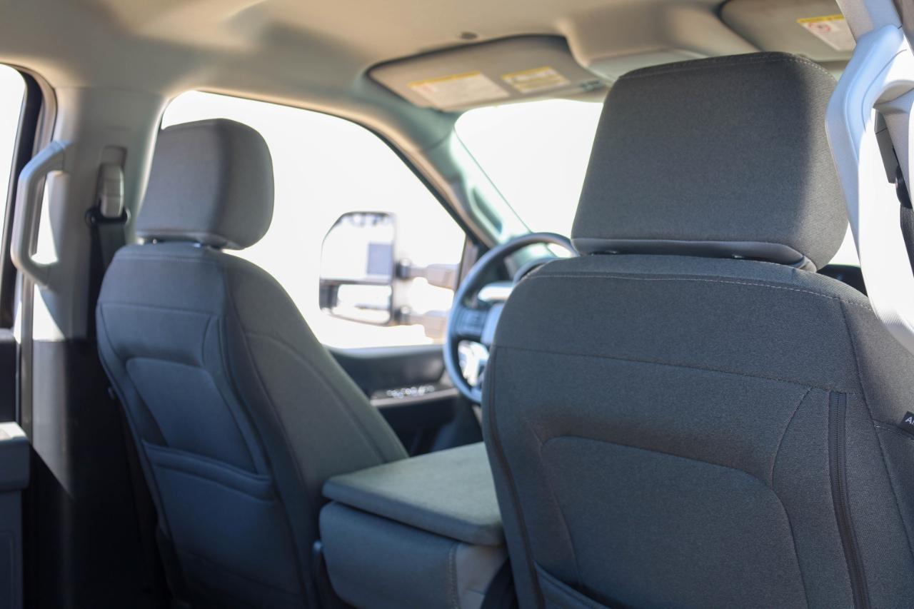 Ford Super Duty F-350 DRW King Ranch 4WD Crew Cab 8' Box 2025