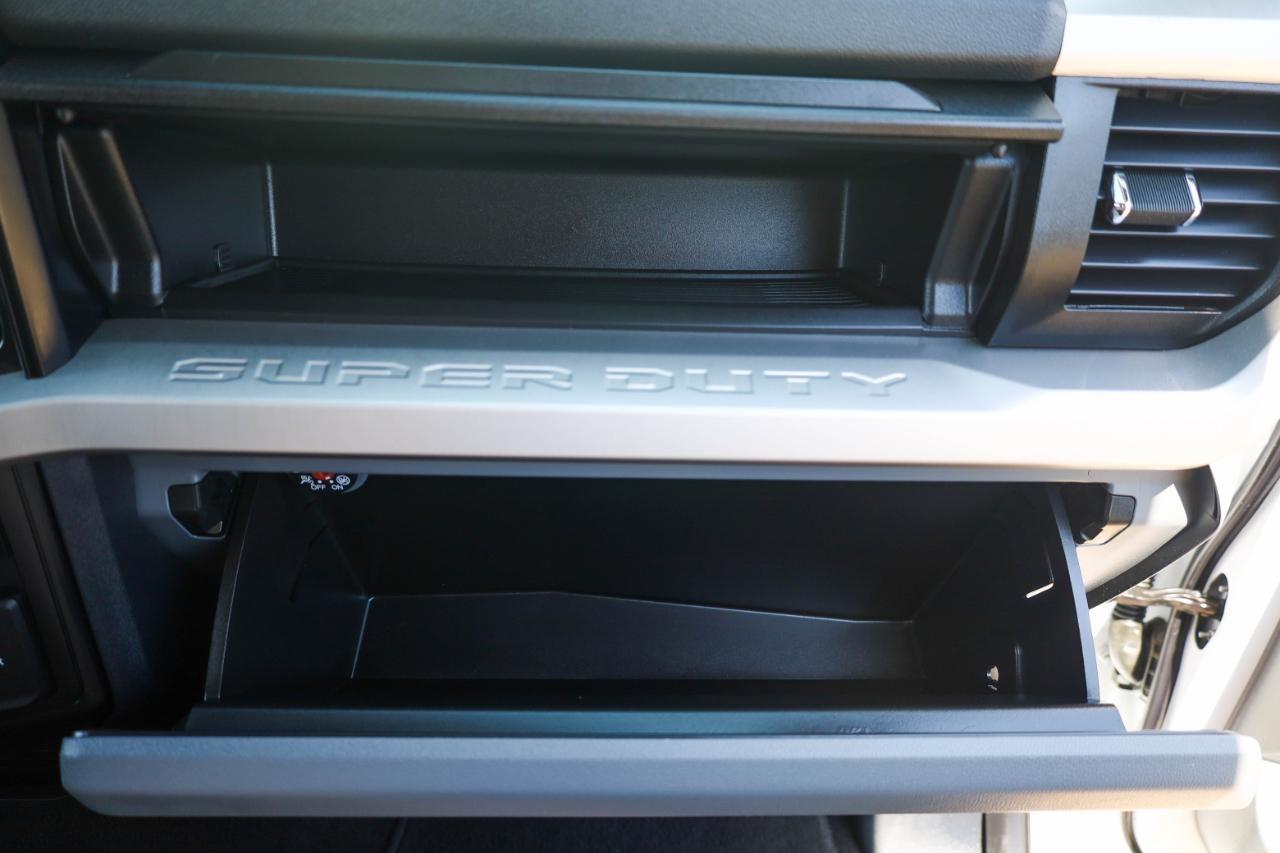 Ford Super Duty F-350 DRW King Ranch 4WD Crew Cab 8' Box 2025