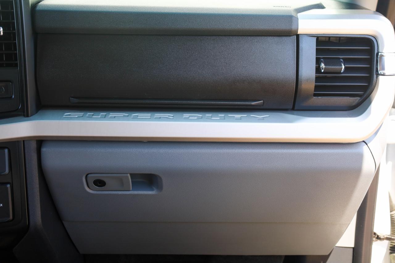 Ford Super Duty F-350 DRW King Ranch 4WD Crew Cab 8' Box 2025