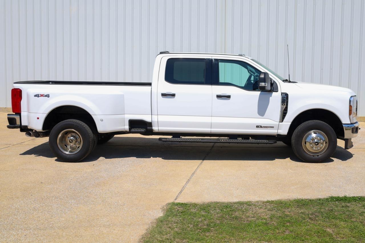 Ford Super Duty F-350 DRW King Ranch 4WD Crew Cab 8' Box 2025