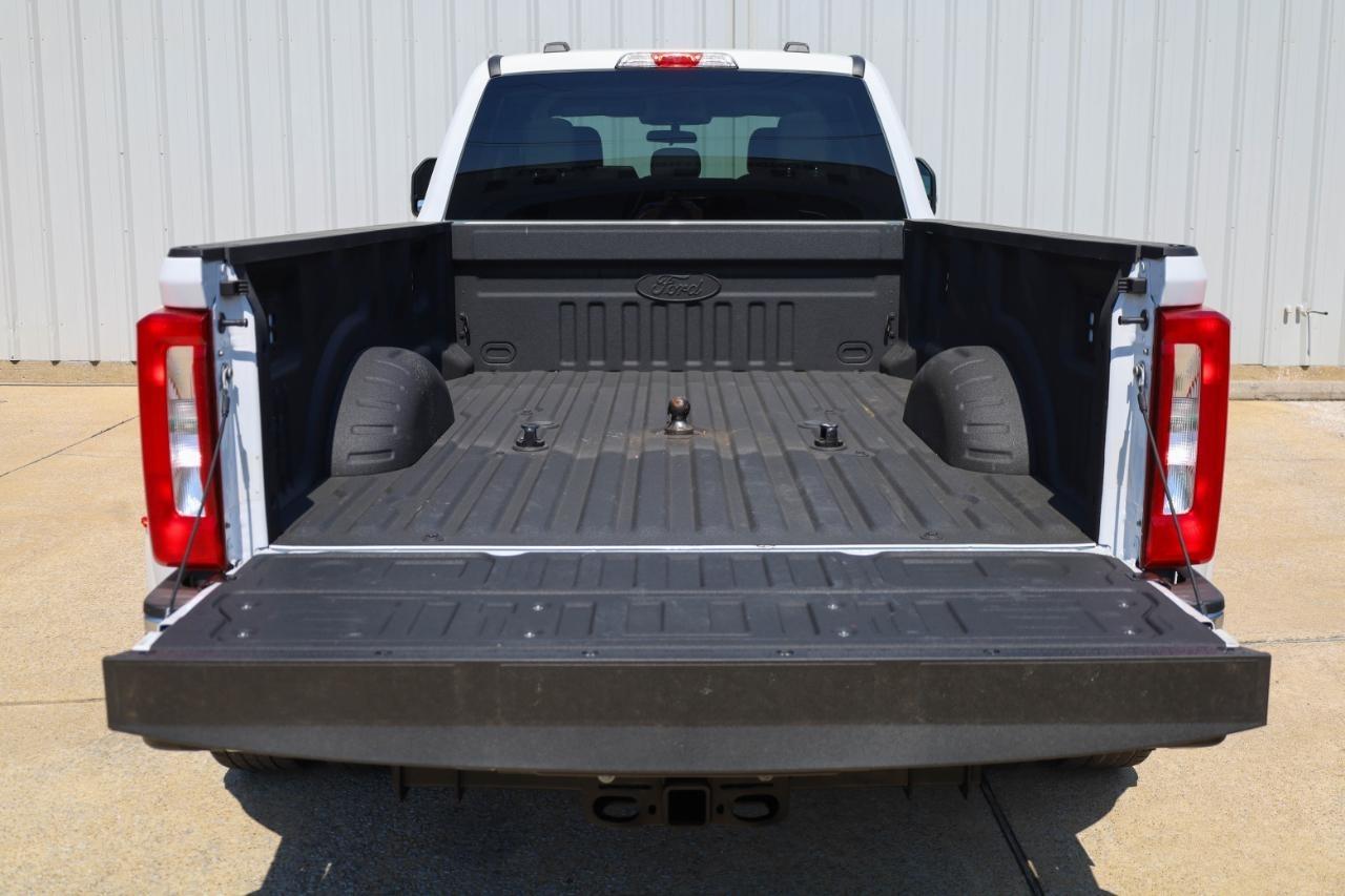 Ford Super Duty F-350 DRW King Ranch 4WD Crew Cab 8' Box 2025