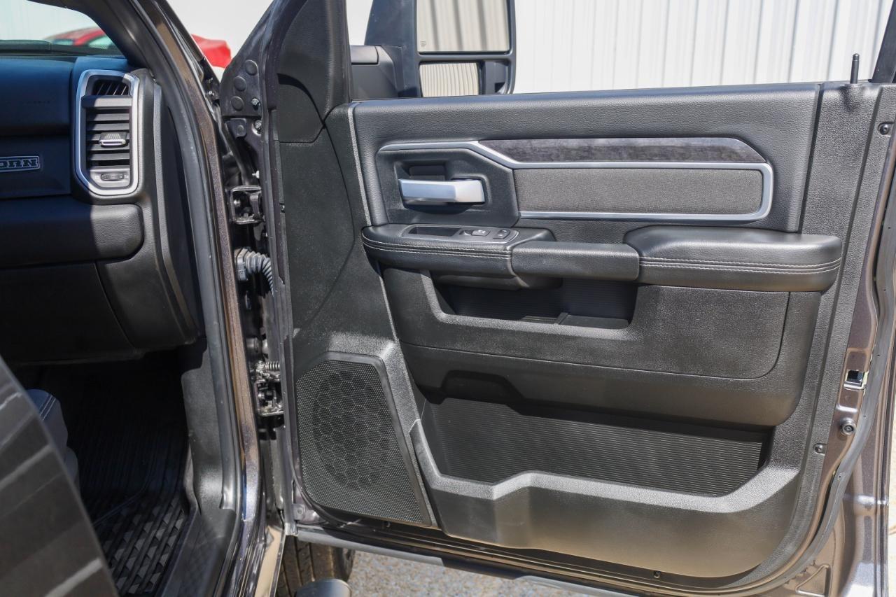 RAM 3500 Big Horn 4x4 Crew Cab 8' Box 2024