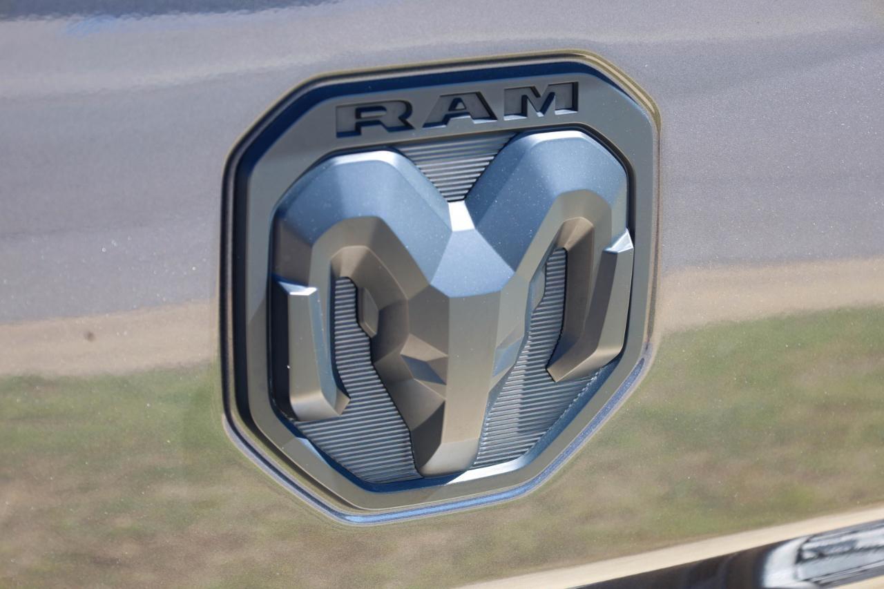 RAM 3500 Big Horn 4x4 Crew Cab 8' Box 2024