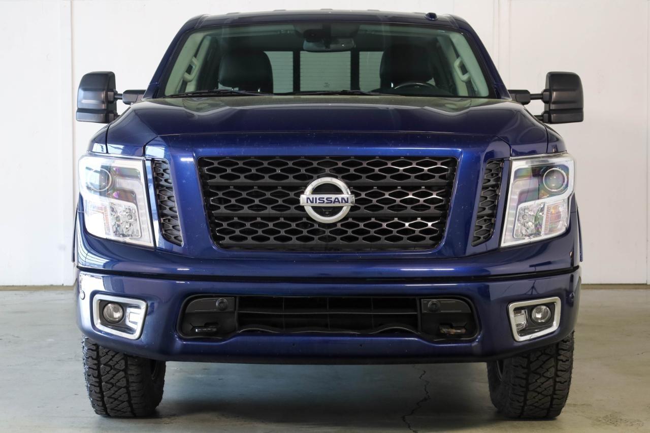 Nissan Titan 4x4 Crew Cab PRO-4X 2019