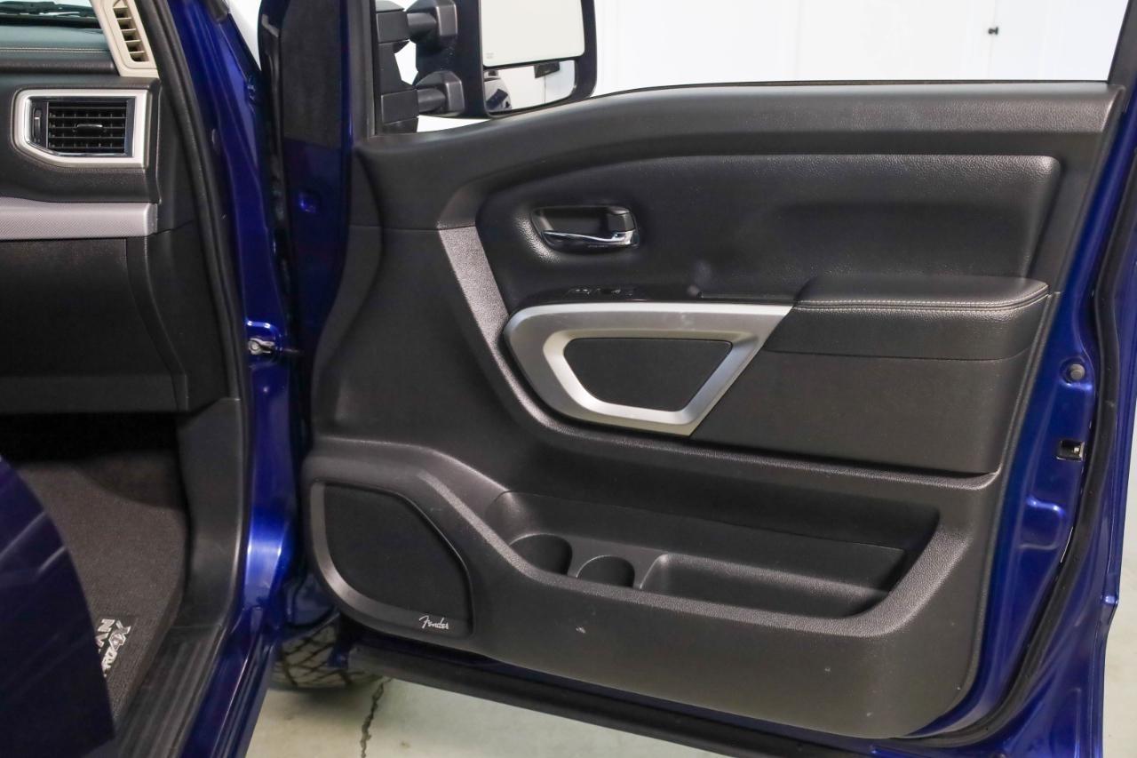 Nissan Titan 4x4 Crew Cab PRO-4X 2019