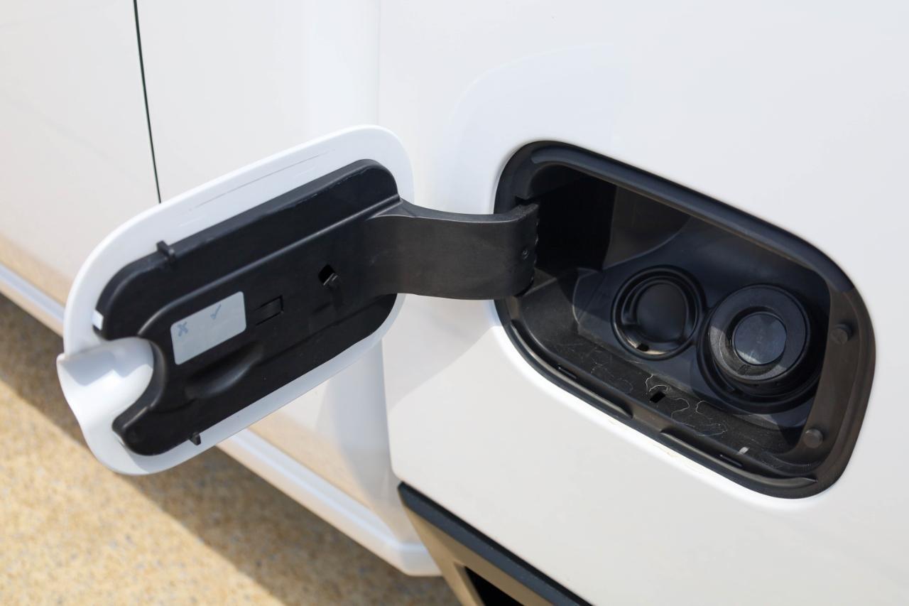 Chevrolet Silverado 3500HD 2WD Reg Cab 142" LT 2022