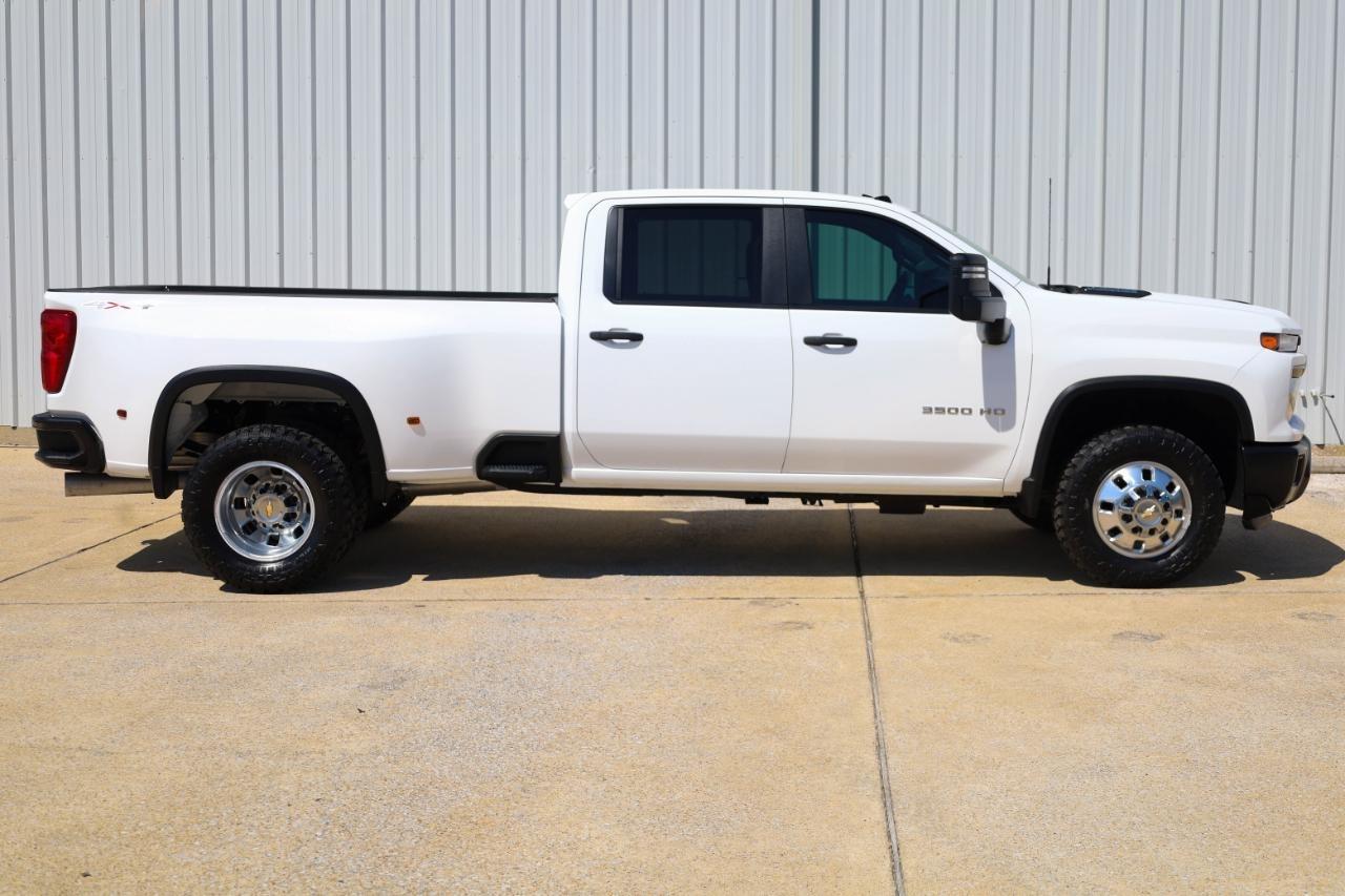 Chevrolet Silverado 3500HD 4WD Crew Cab 172" Work Truck 2025