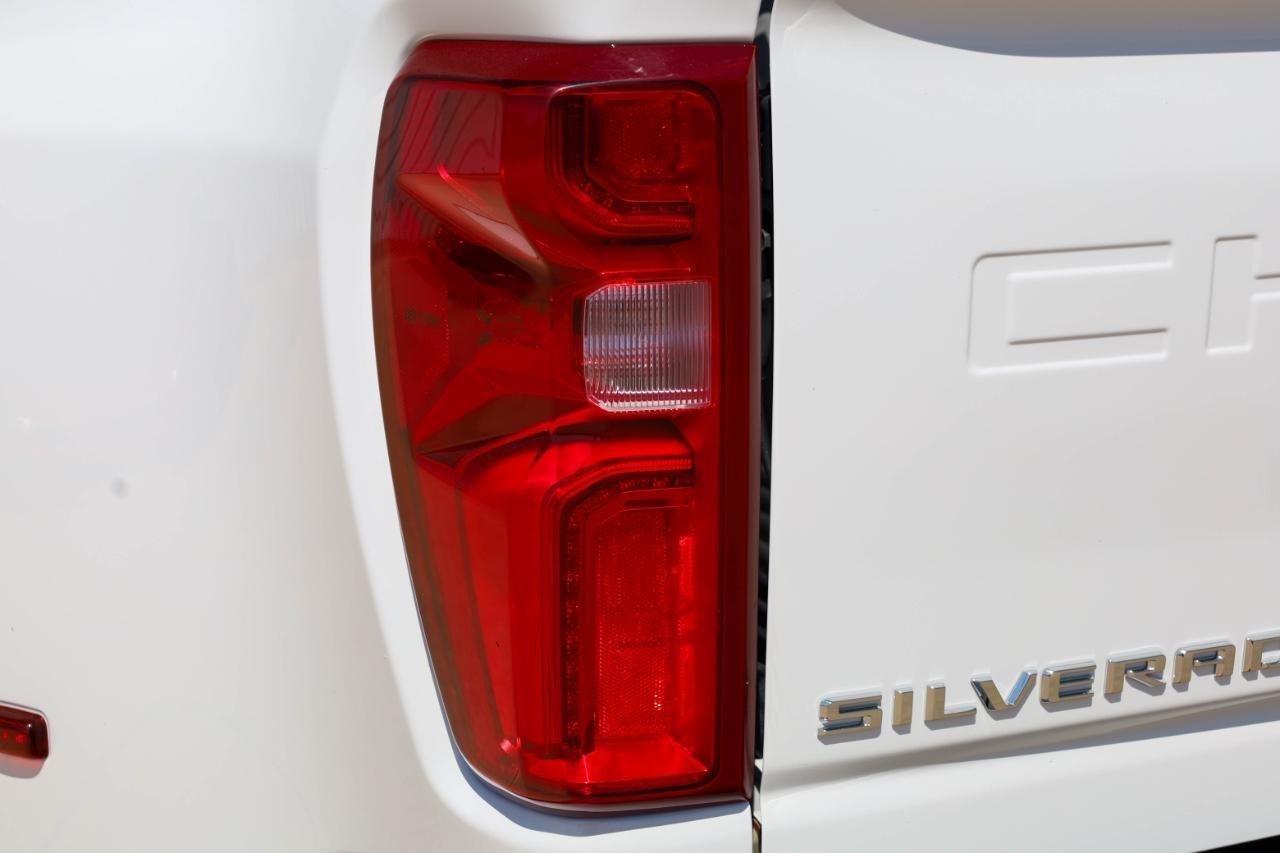 Chevrolet Silverado 3500HD 4WD Crew Cab 172" Work Truck 2025