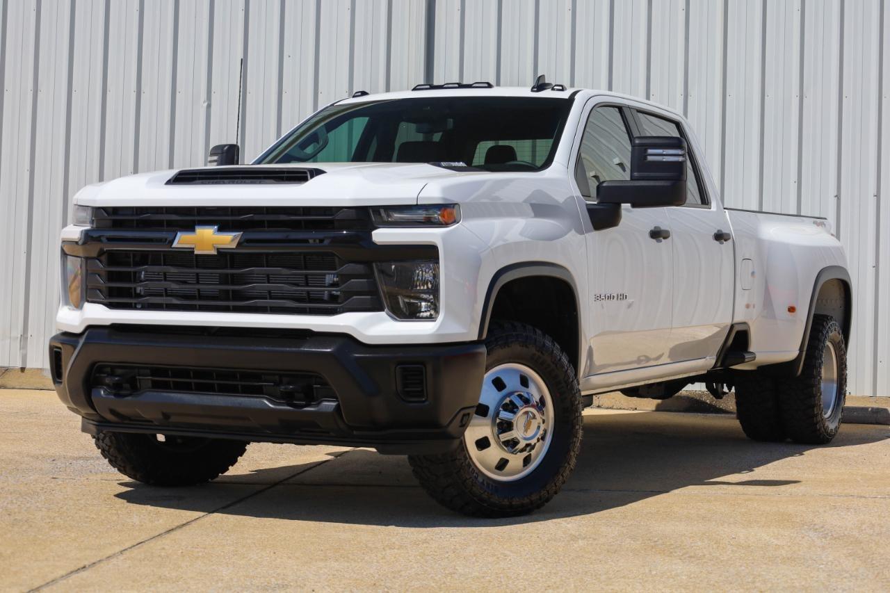 Chevrolet Silverado 3500HD 4WD Crew Cab 172" Work Truck 2025