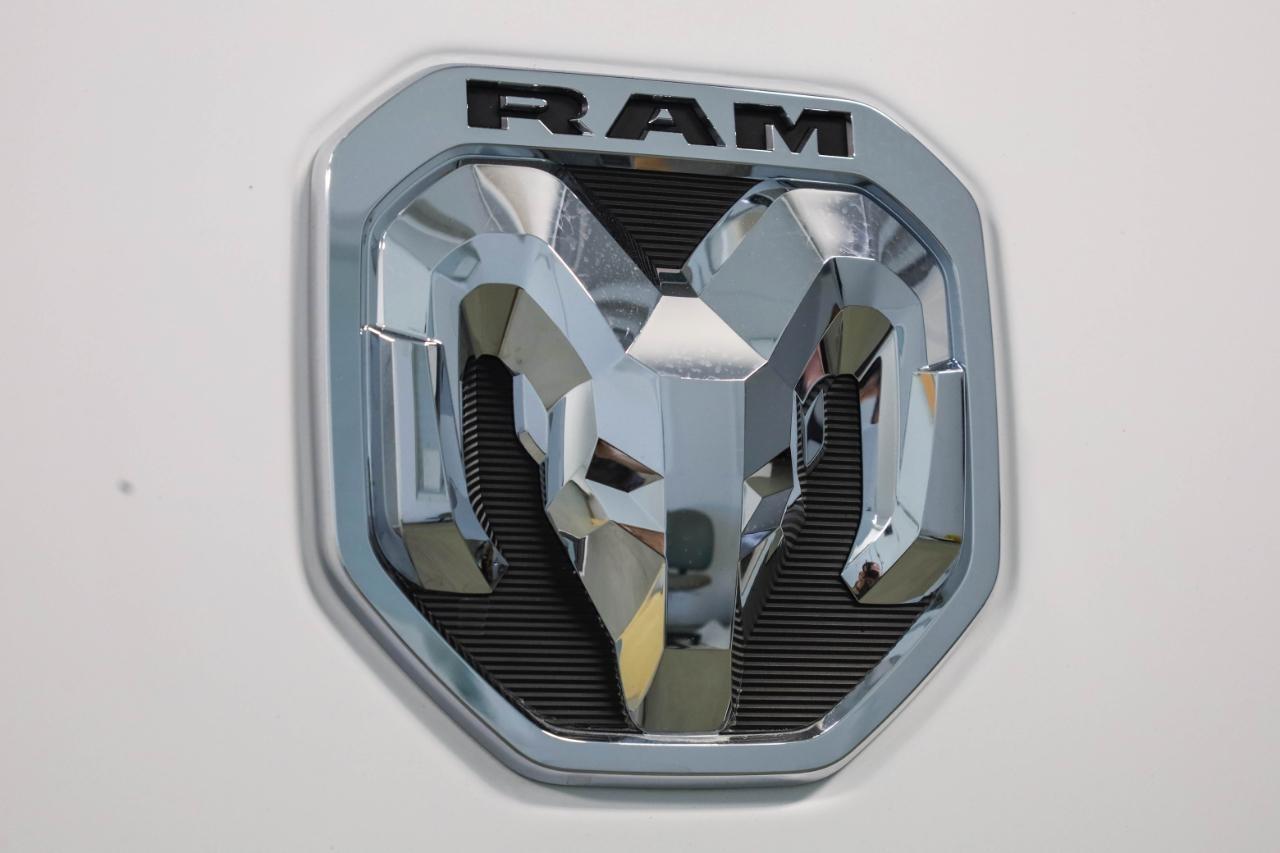 RAM 2500 Longhorn 4x4 Mega Cab 6'4" Box 2021