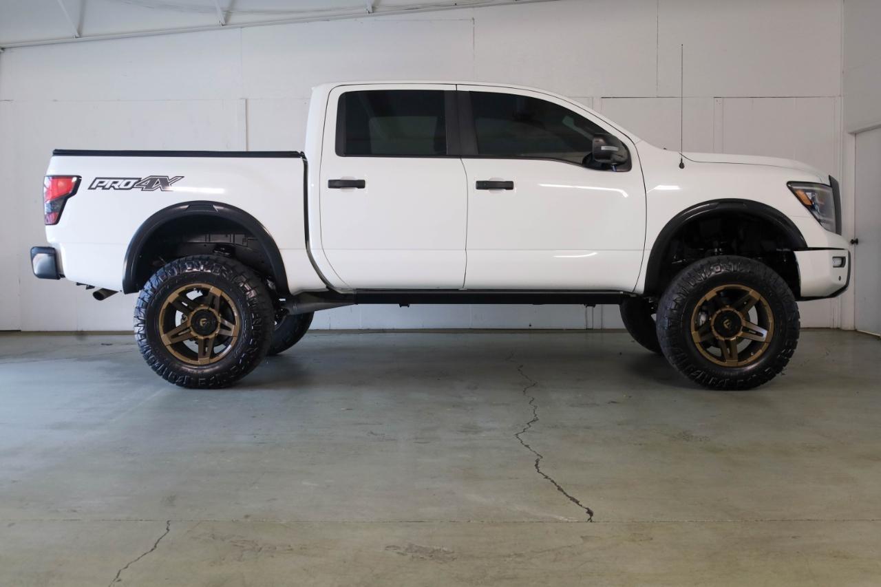 Nissan Titan 4x4 Crew Cab PRO-4X 2021