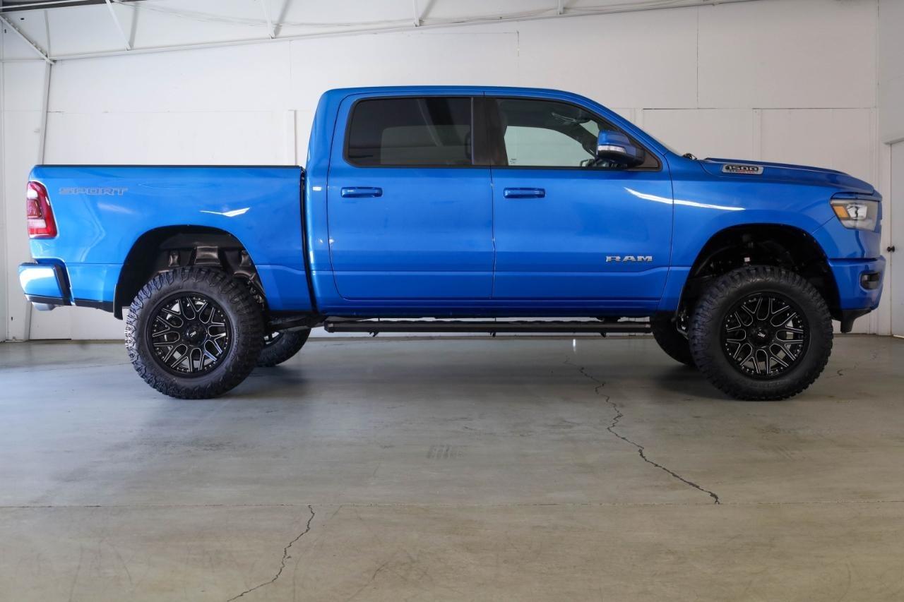 RAM 1500 Big Horn 4x4 Crew Cab 5'7" Box 2022