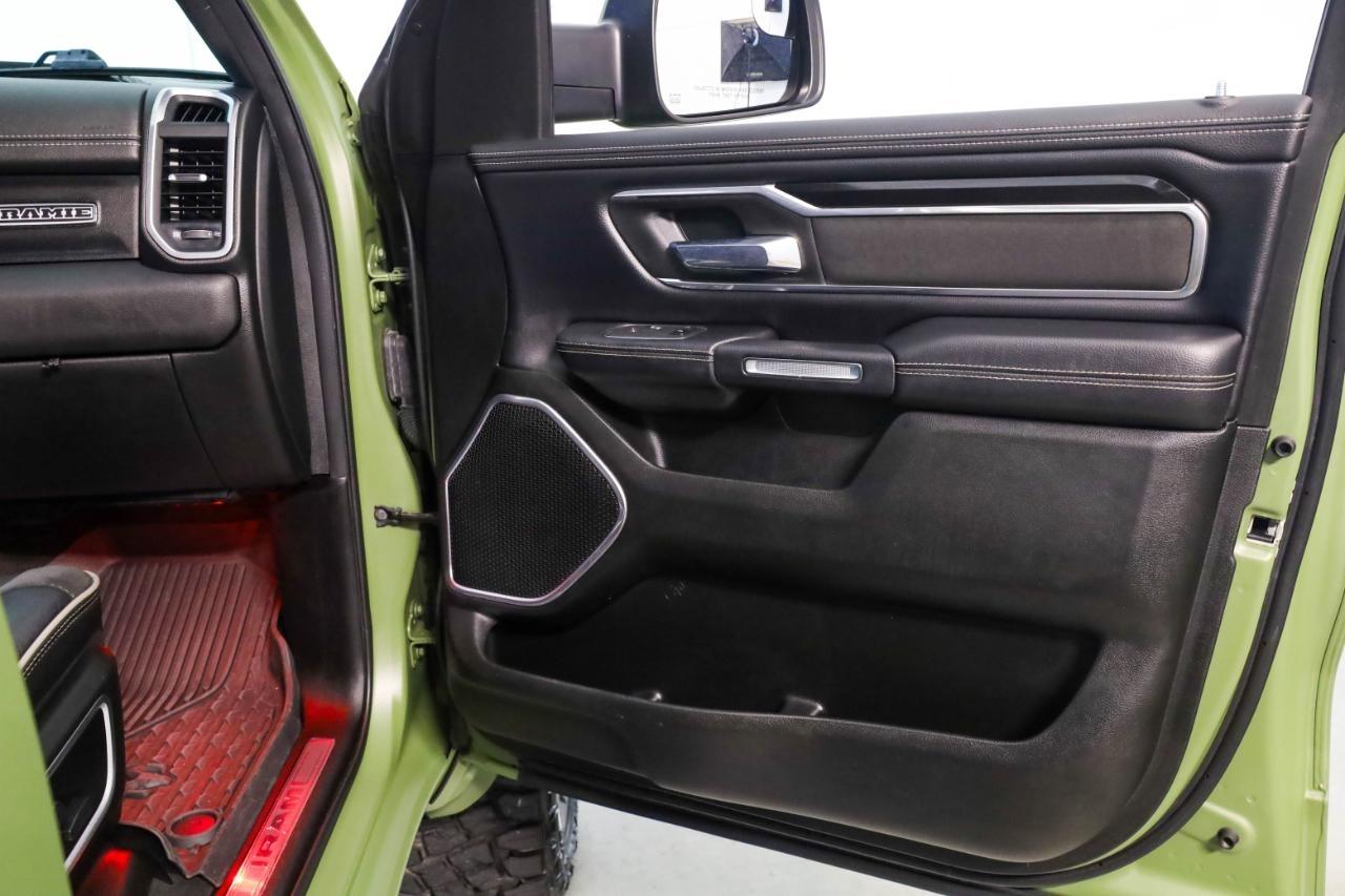 RAM 1500 Laramie 4x4 Crew Cab 5'7" Box 2022