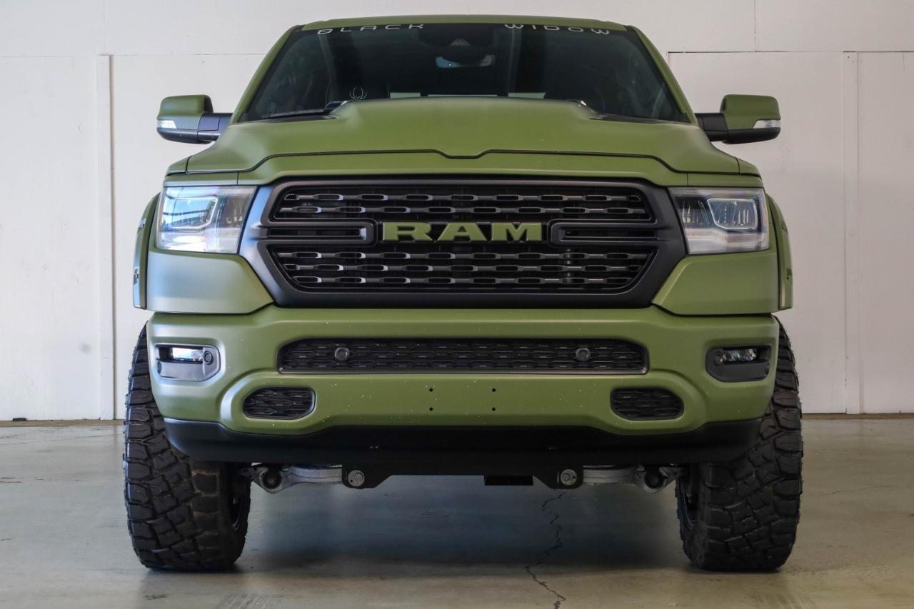 RAM 1500 Laramie 4x4 Crew Cab 5'7" Box 2022