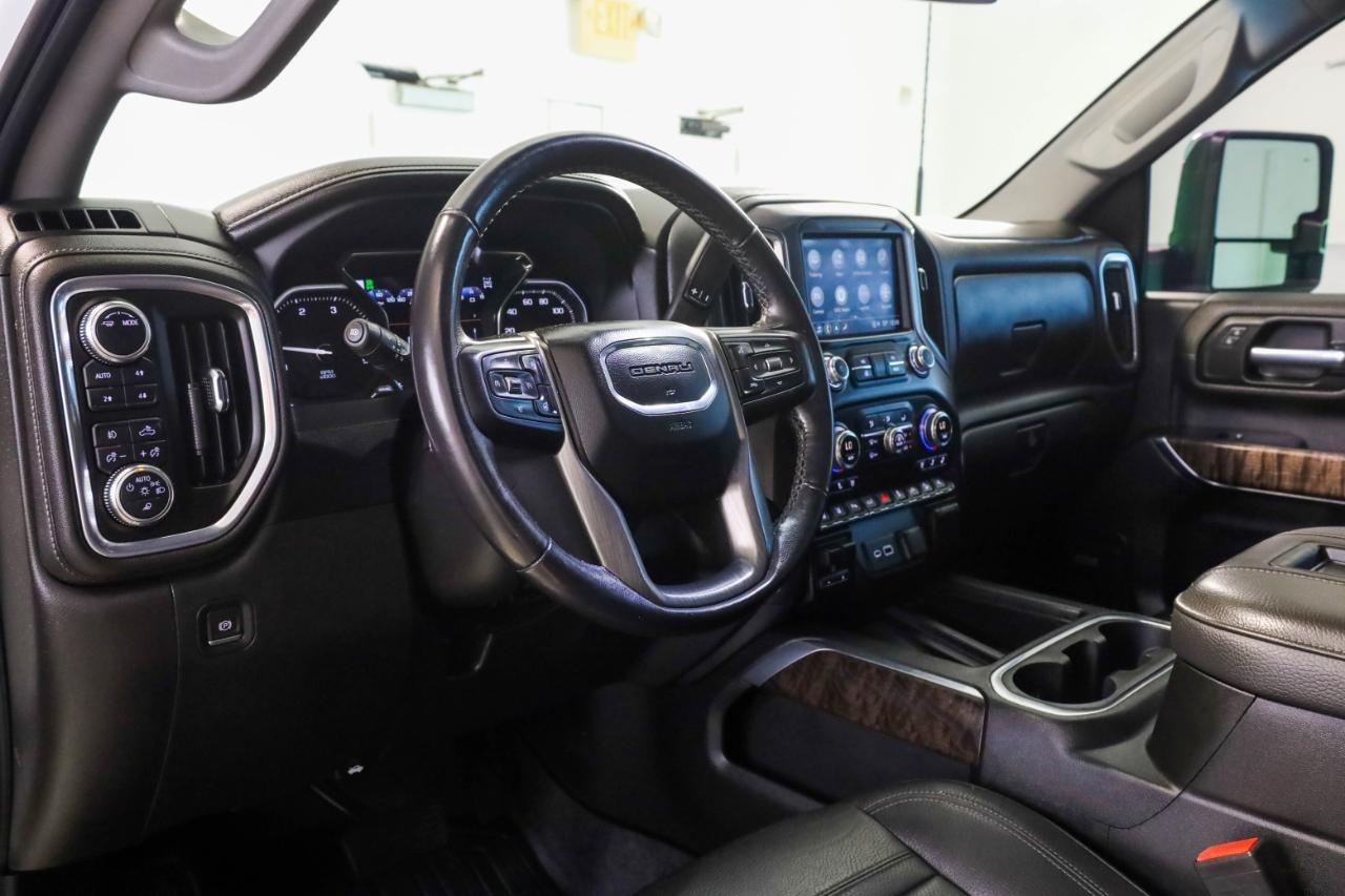 GMC Sierra 2500HD 4WD Crew Cab 159" Denali 2022