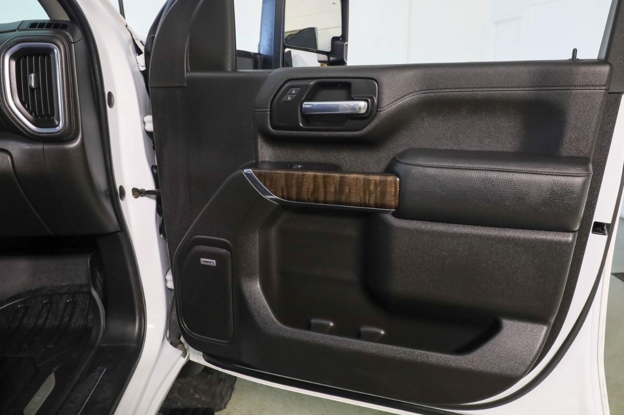 GMC Sierra 2500HD 4WD Crew Cab 159" Denali 2022