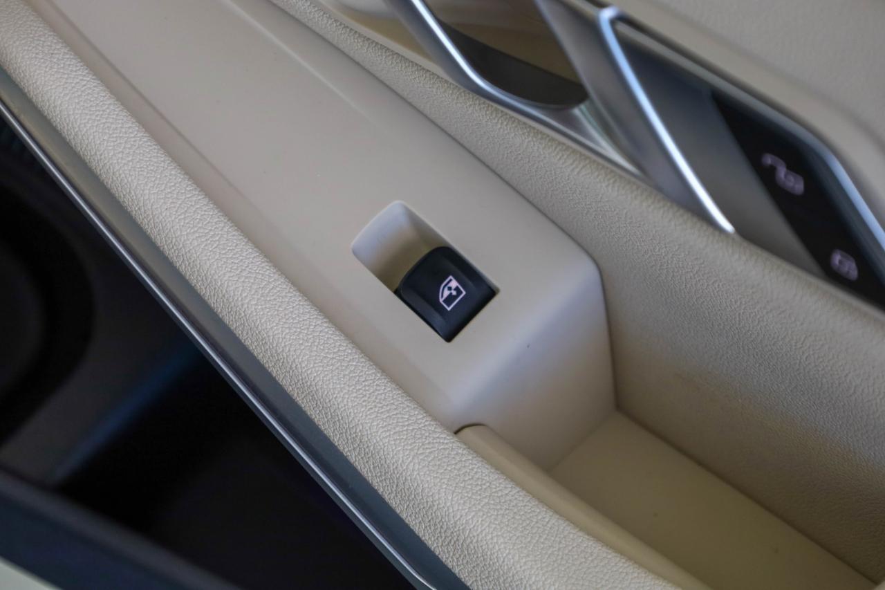 BMW 3 Series 330e Plug-In Hybrid North America 2021