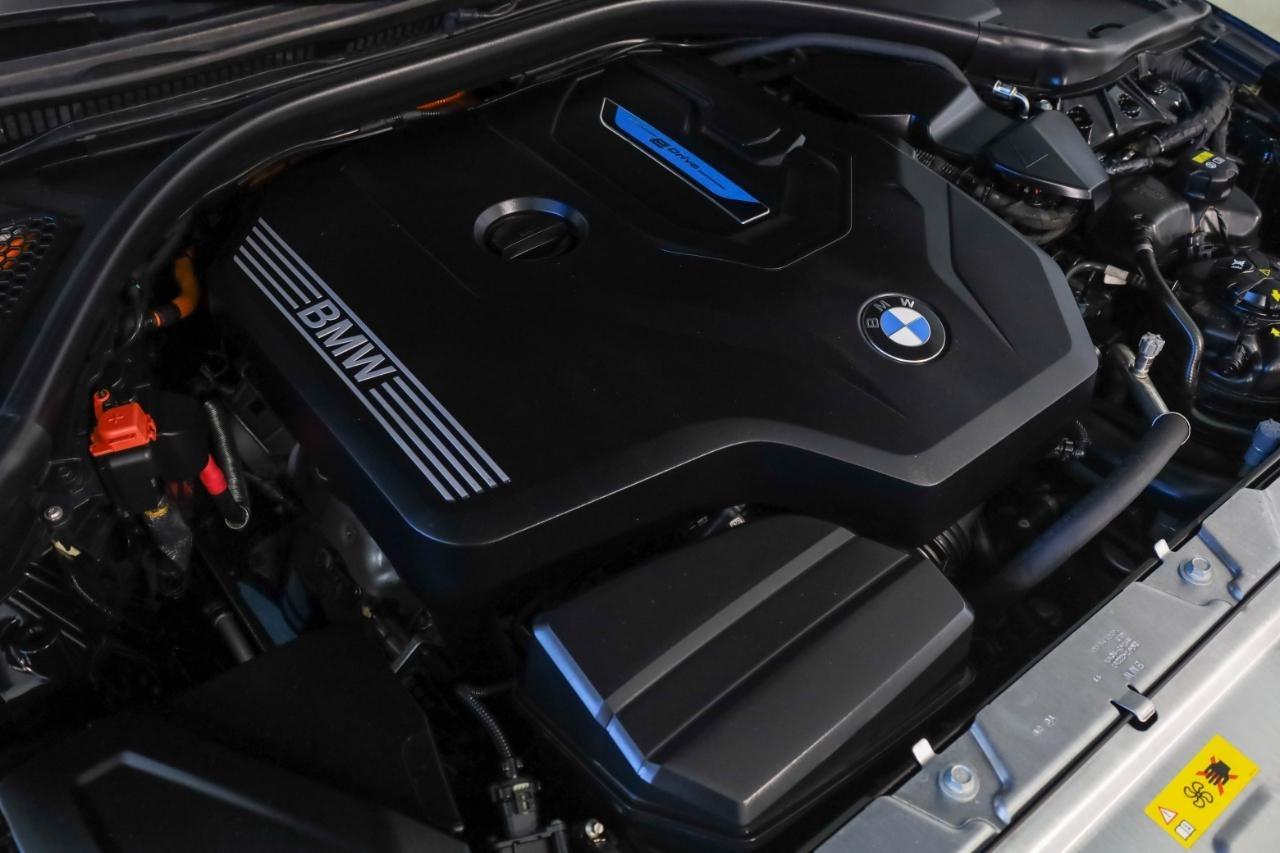 BMW 3 Series 330e Plug-In Hybrid North America 2021