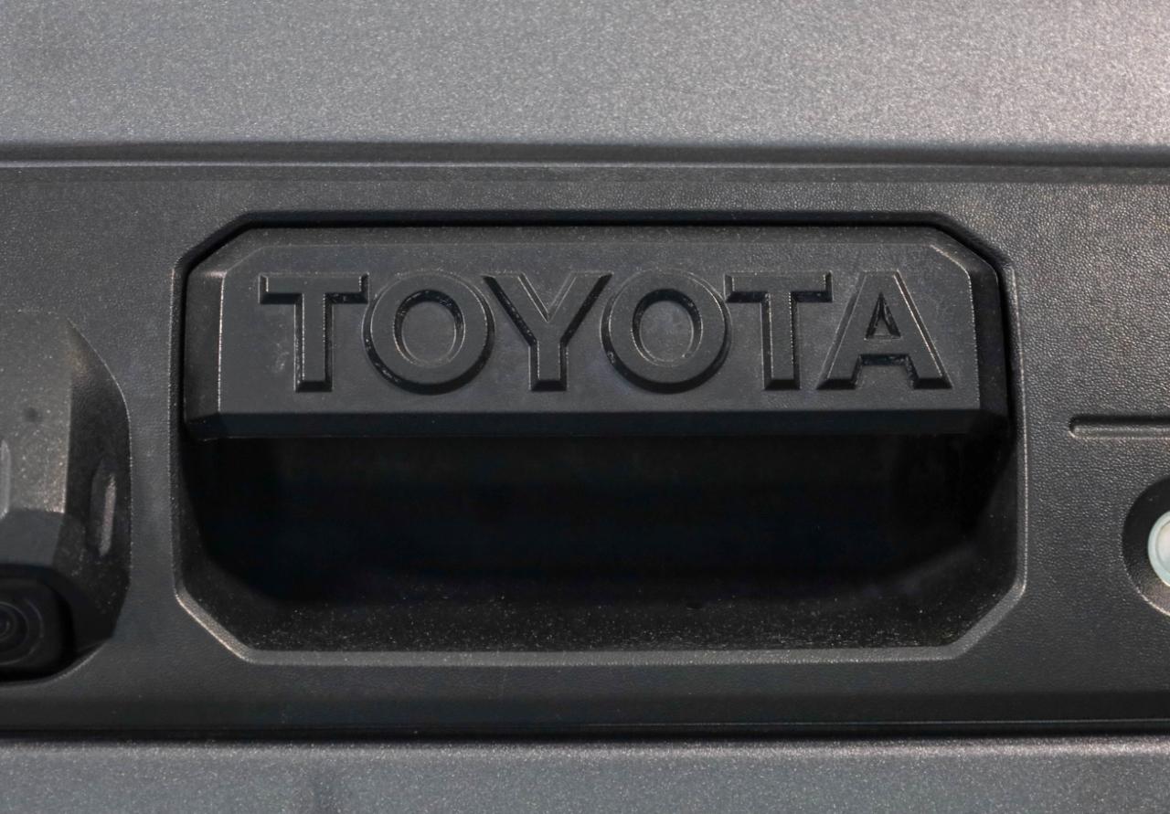 Toyota Tundra 2WD Limited Double Cab 6.5' Bed 5.7L (Natl) 2018