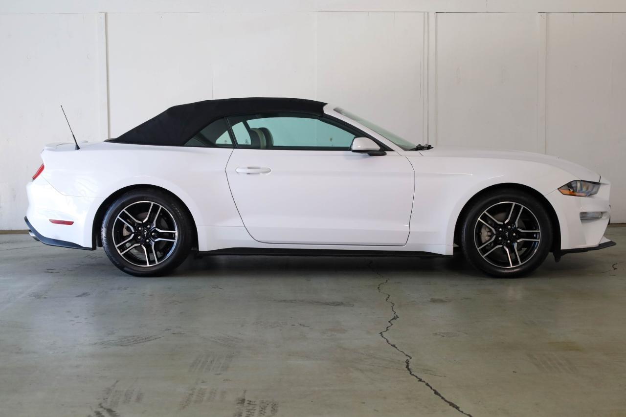 Ford Mustang EcoBoost Convertible 2021