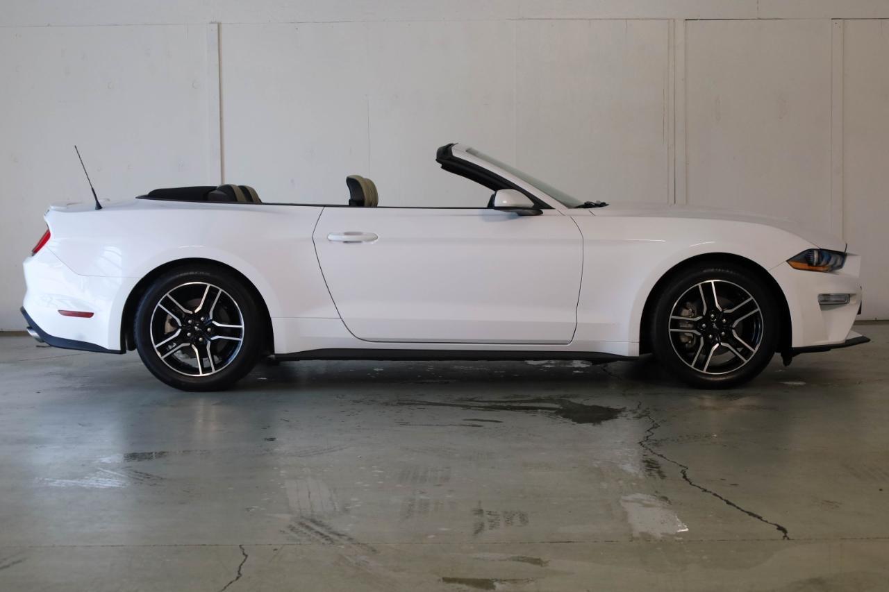 Ford Mustang EcoBoost Convertible 2021