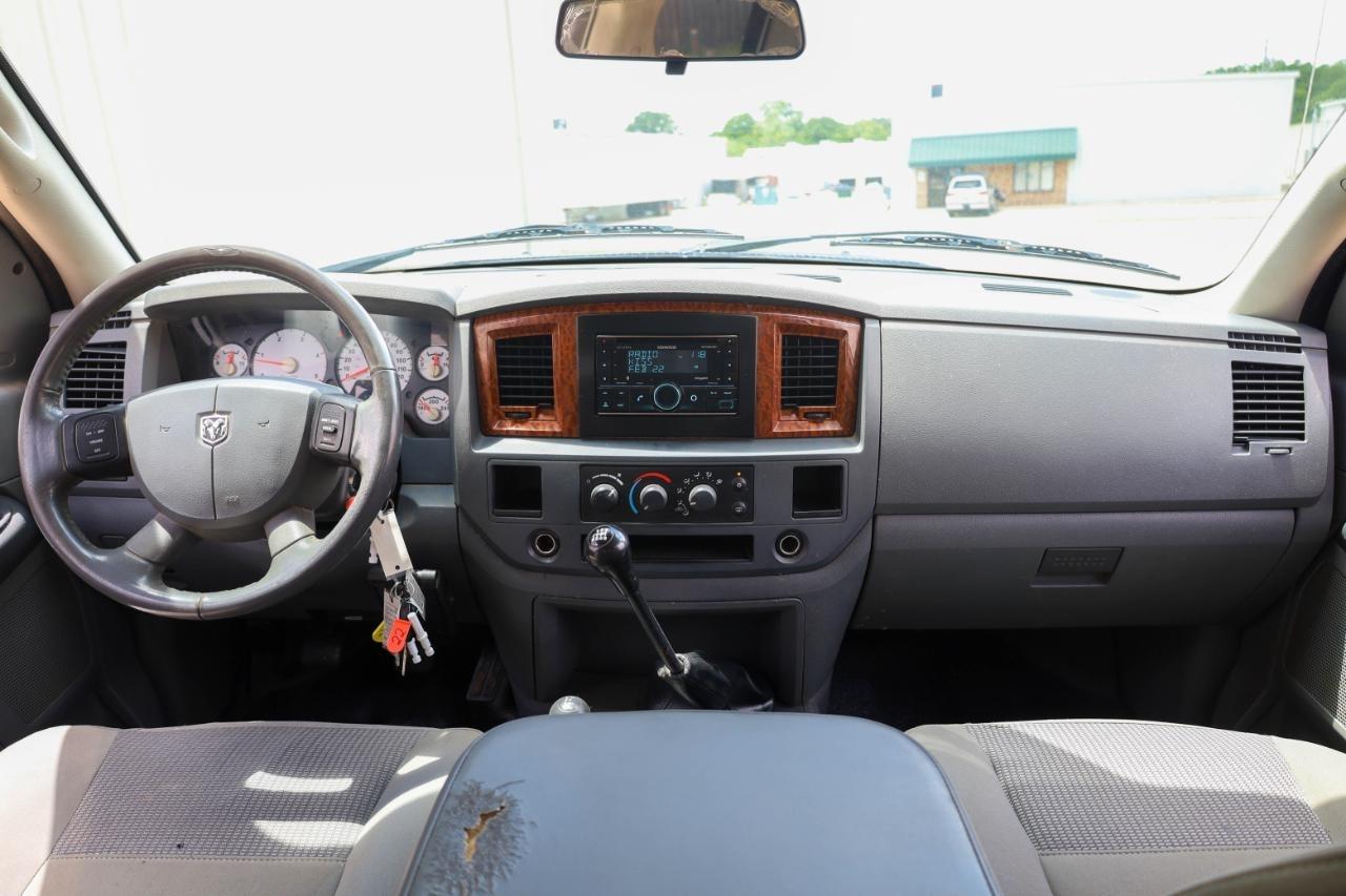 Dodge Ram 3500 4dr Quad Cab 160.5 DRW 4WD SLT 2006