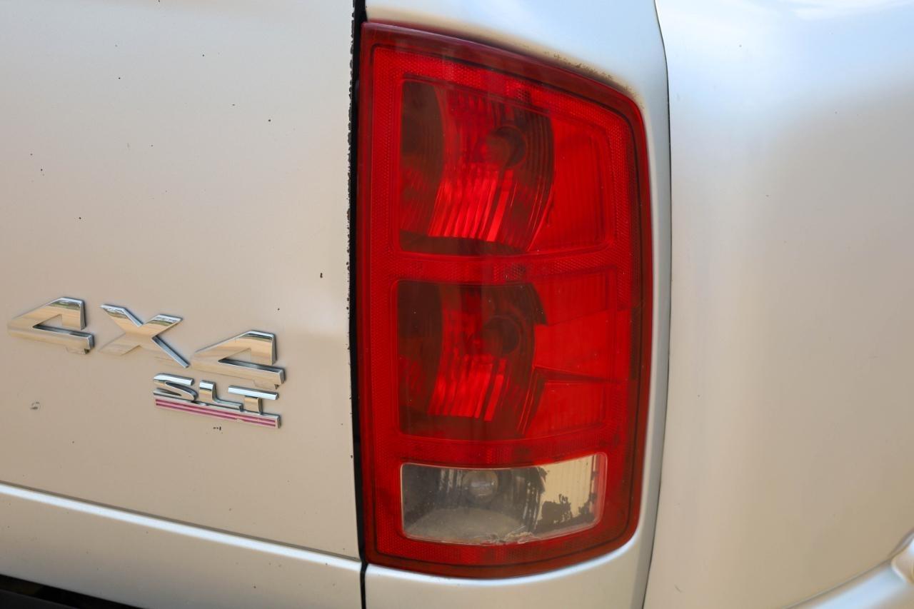 Dodge Ram 3500 4dr Quad Cab 160.5 DRW 4WD SLT 2006