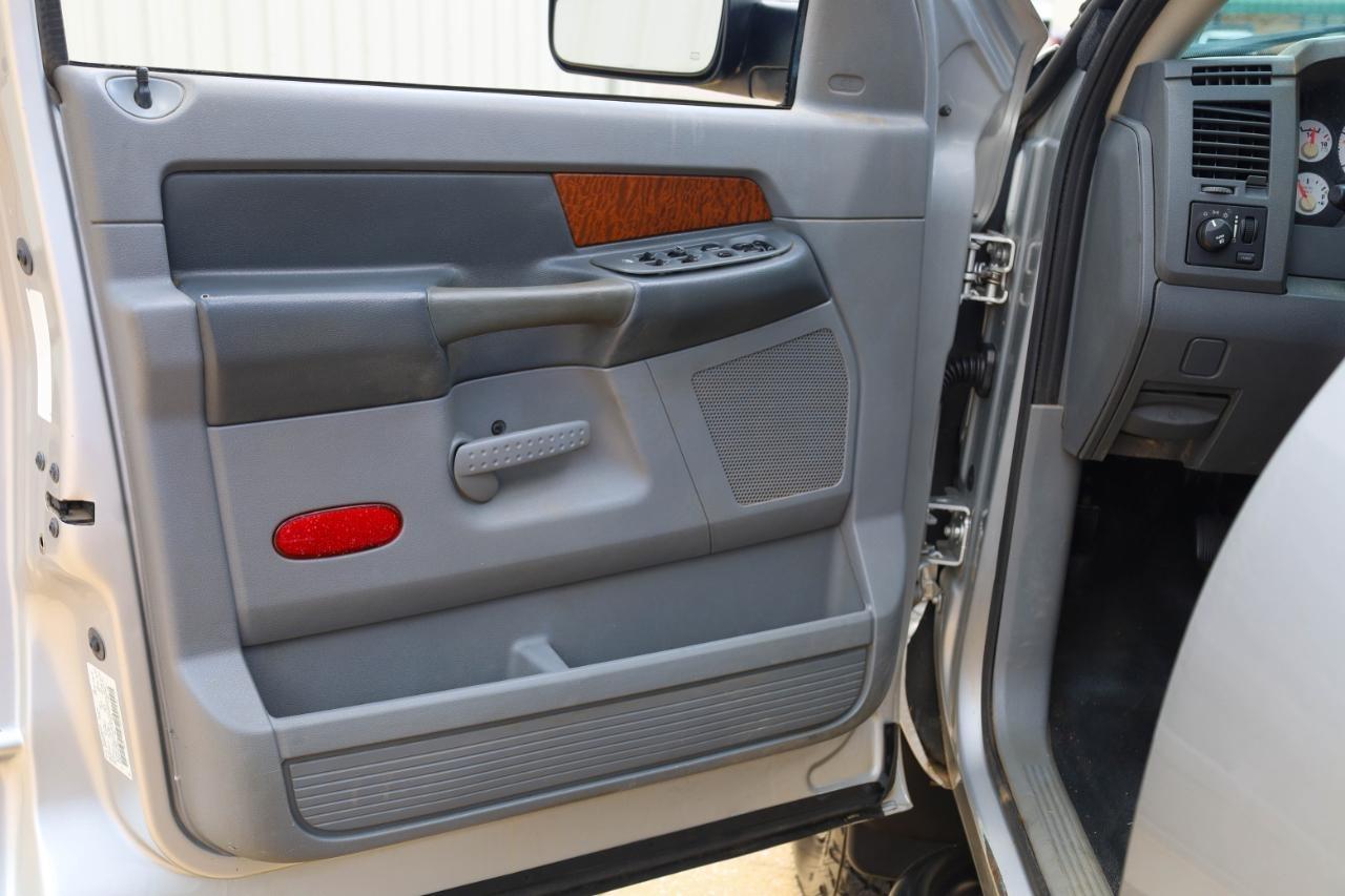 Dodge Ram 3500 4dr Quad Cab 160.5 DRW 4WD SLT 2006