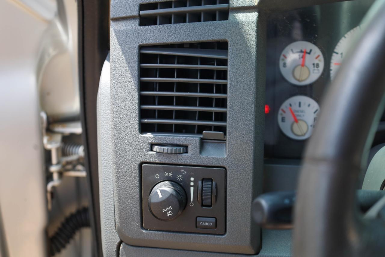 Dodge Ram 3500 4dr Quad Cab 160.5 DRW 4WD SLT 2006