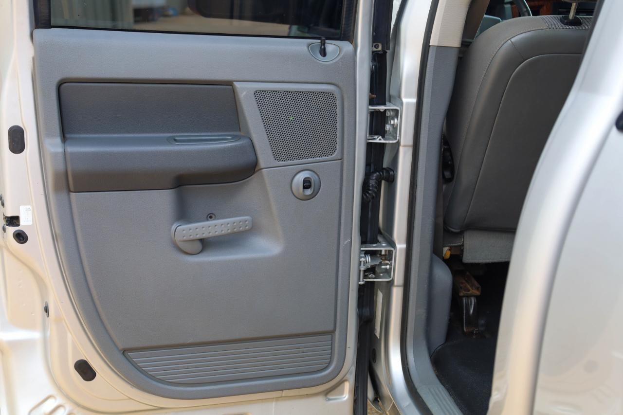 Dodge Ram 3500 4dr Quad Cab 160.5 DRW 4WD SLT 2006