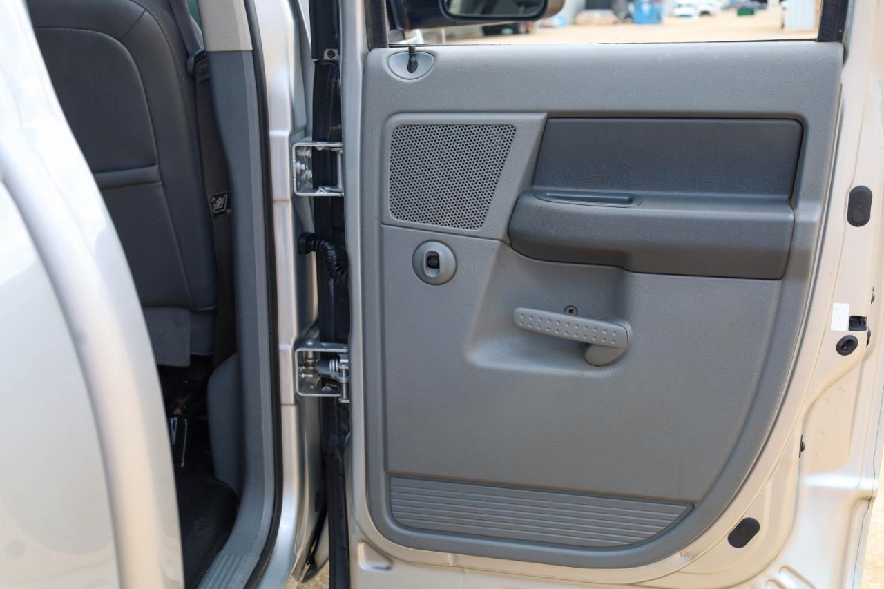Dodge Ram 3500 4dr Quad Cab 160.5 DRW 4WD SLT 2006